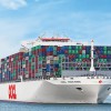 Gigantisches Containerschiff in Hamburg angekommen