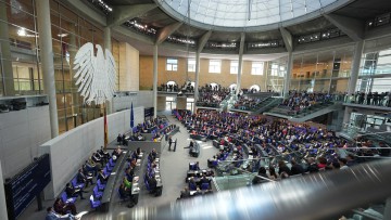 Bundestag genehmigt Finanzpaket