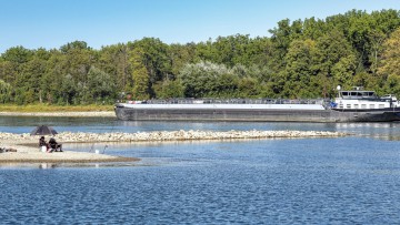 Niedrigwasser am Rhein belastet Schifffahrt und Lieferketten weiter