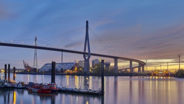 Köhlbrandbrücke Hamburg bei Sonnenuntergang
