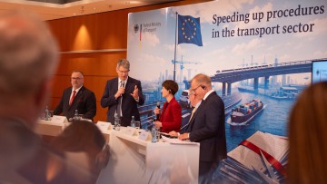 Verkehrsminister Schnieder auf dem ITF 2026