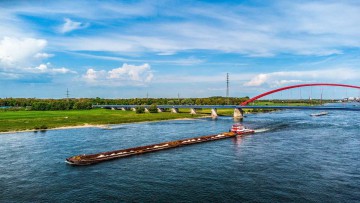 HGK Dry Shipping durchgeführte Schubschifffahrt ist von großer Bedeutung für die Stahl- und Chemieindustrie