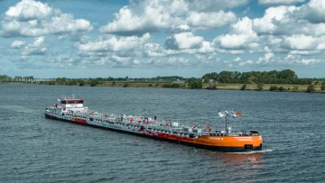 Rhein-Niedrigwasser: HGK fordert 1000 Güterbinnenschiffe