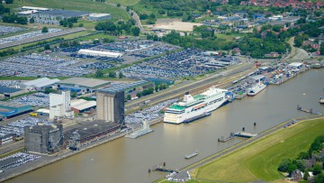 Außenhafen Emden - Ausrüstung von Kreuzfahrtschiffen