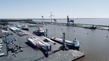 Mit Know-How und hochspezialisierter Umschlagtechnik möchten die niedersächsischen Seehäfen ihre wichtige Rolle als Logistik-Hubs für die Windindustrie weiter ausbauen.   