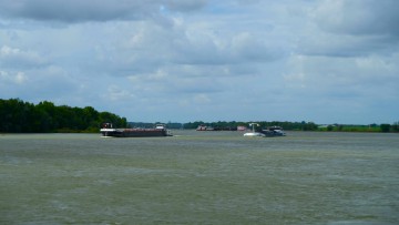 Binnenschiffe auf dem Rhein