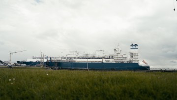 „FSRU Höegh Gannet“ im Elbehafen Brunsbüttel