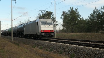 Güterzug mit Kesselwagen