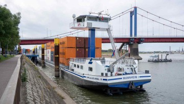 Hybrid-Koppelverband Mannheim I+II am Anleger im Hafen Duisburg