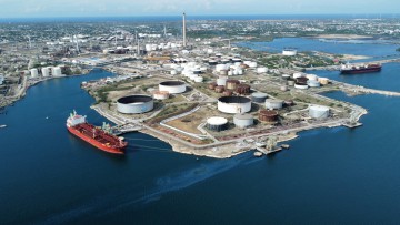 Luftaufnahme des Hafens von Willemstad, dem Haupthafen von Curaçao