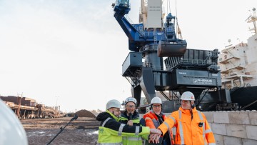 Neuer Hochleistungskran am Rhenus-Standort Weserport