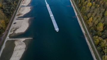 Niedrigwasser im Rhein bei Au am Rhein