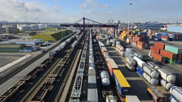 Gleise und Container