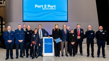 V.L.: Sébastien Joris, Robin Minten, Niels Vanlaer, Wim Van Bogaert, Carina Van Cauter, Cas König, Annelies Verlinden, Jacques Vandermeiren, Kim Pettens, Cathy Berx, Freddy Rottiers, Jerry Van Hemelen und Kevin Depuydt