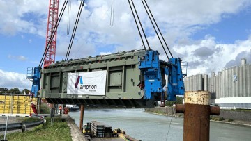 Schwergut-Transport im Kölner Niehler Hafen