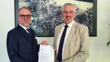 Eric Oehlmann (.l.), Leiter der GDWS, und Stephan Momper, neuer Leiter des Wasserstraßen- und Schifffahrtsamts (WSA) Mosel-Saar-Lahn
