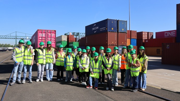 Girls' Day 2026 bei der HGK: 15 Mädchen und 2 Jungen zwischen 10 und 14 sahen sich die verschiedenen Arbeitsstellen in und um Köln an