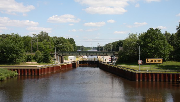 Die Schleuse Dörpen am Küstenkanal bleibt trotz geplanter Bauarbeiten überwiegend für den Schiffsverkehr geöffnet.