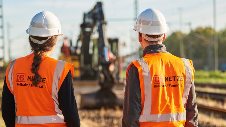 Gleisbauarbeiten auf der Riedbahn bei Riedstadt 