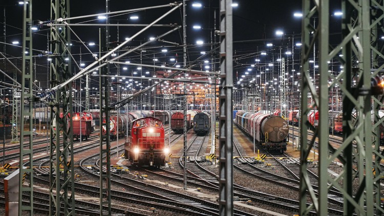 Cargo_Gueterzuege_Bahnhof