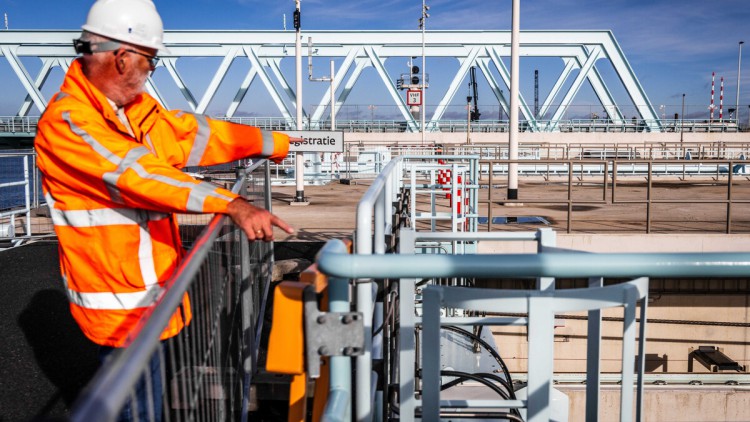 Arbeiten an der neuen Schleuse in Terneuzen. 