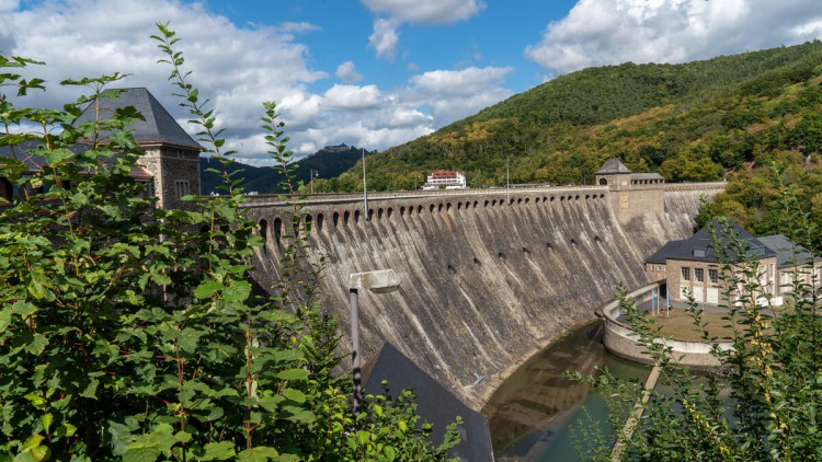 Oberweser: Edertalsperre bei Sonnenschein