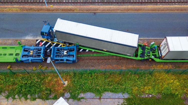 Luftbild der Trailerverladung