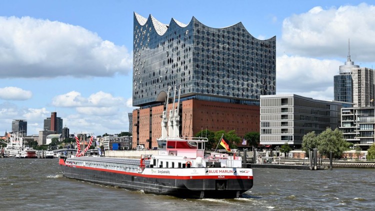 „Blue Marlin“ der HGK Shipping