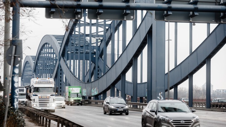 Hamburg: Brücke über die Elbe