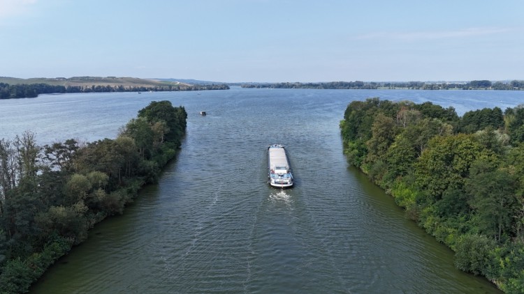 Einfahrt vom Dammgraben in den Trebelsee