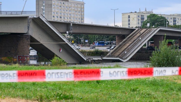 Eingestürzte Carolabrücke in Dresden