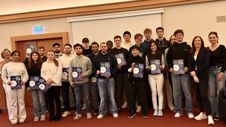  BHV-Bootcamp: Azubis erleben Hafenlogistik in Bremen