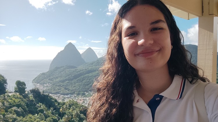 Leonie Charlotte Küpper macht den praktischen Part des dualen Tourismusmanagement-Studiums bei nicko cruises.