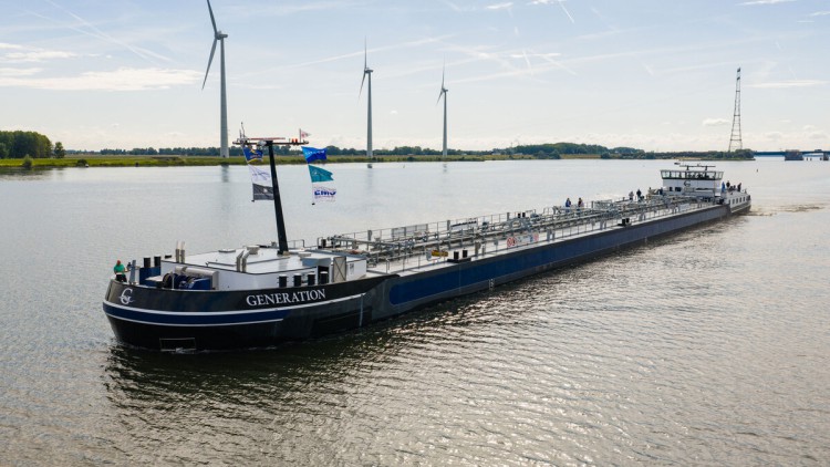 Ein Concordia Damen Tanker Generation auf dem WAsser