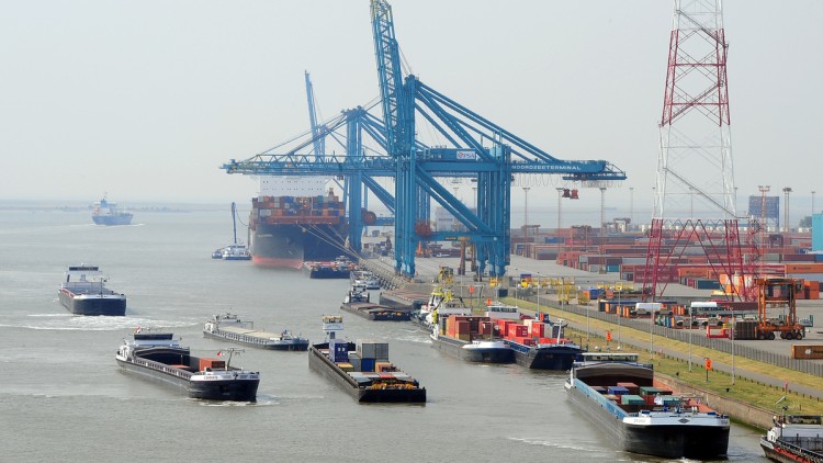 Hafen Antwerpen-Brügge