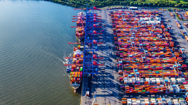 HHLA Container Terminal Altenwerder im Hafen Hamburg
