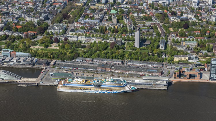 Hamburg Cruise Center Altona mit der AIDAsol