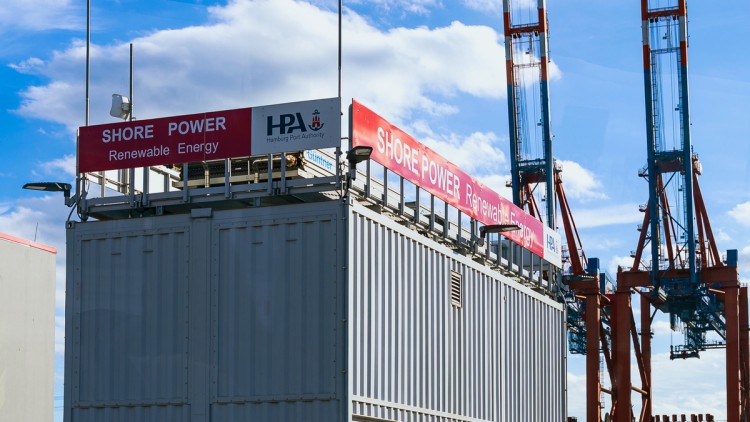 Hapag-Lloyd verpflichtet sich zu Landstromnutzung in Hamburg