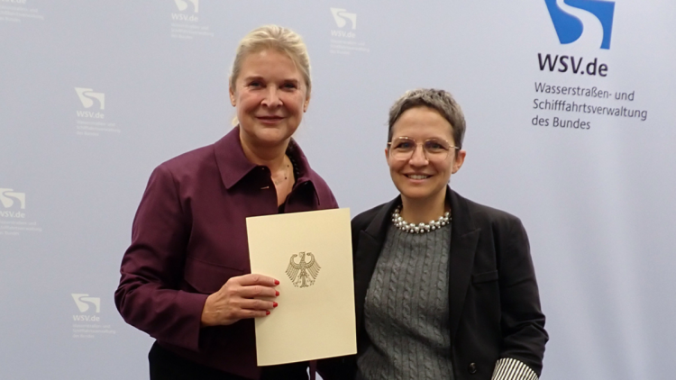 Anke Leue (l.), Präsidentin der Generaldirektion Wasserstraßen und Schifffahrt, und Dr. Claudia Elif Stutz, Staatssekretärin im Bundesministerium für Verkehr. 