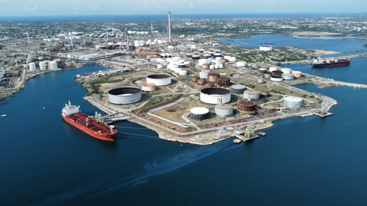 Luftaufnahme des Hafens von Willemstad, dem Haupthafen von Curaçao