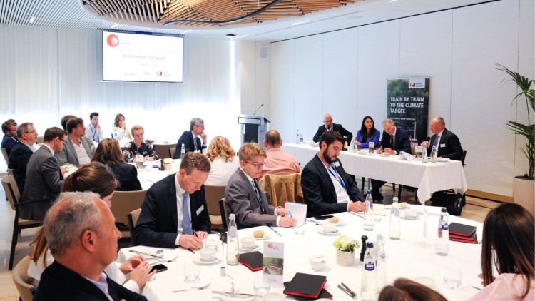 Lunch Debate mit MEP Sophia Kircher und Kombiverkehr im Europäischen Parlament in Brüssel.