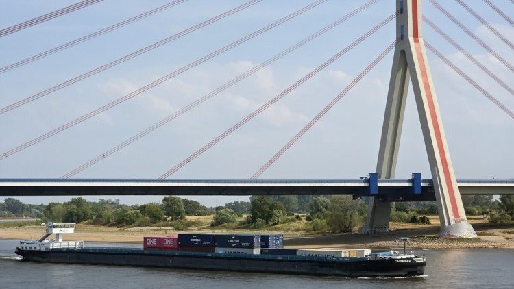  Niedrigwasser bei Düsseldorf 