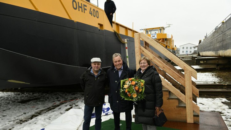 OHF Hafen- & Flußbau und Erlenbacher Schiffswerft taufen Neubau „OHF 400“