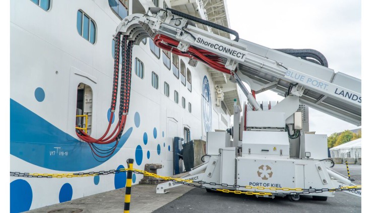 Port of Kiel feiert 100. Landstromanschluss