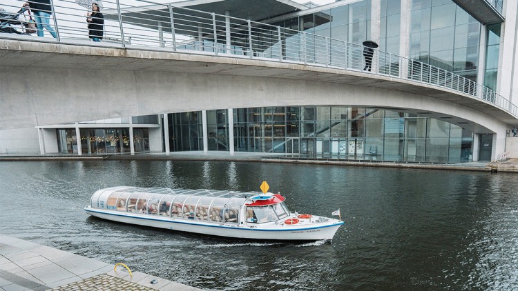 Fahrgastschiff holländischen Typs