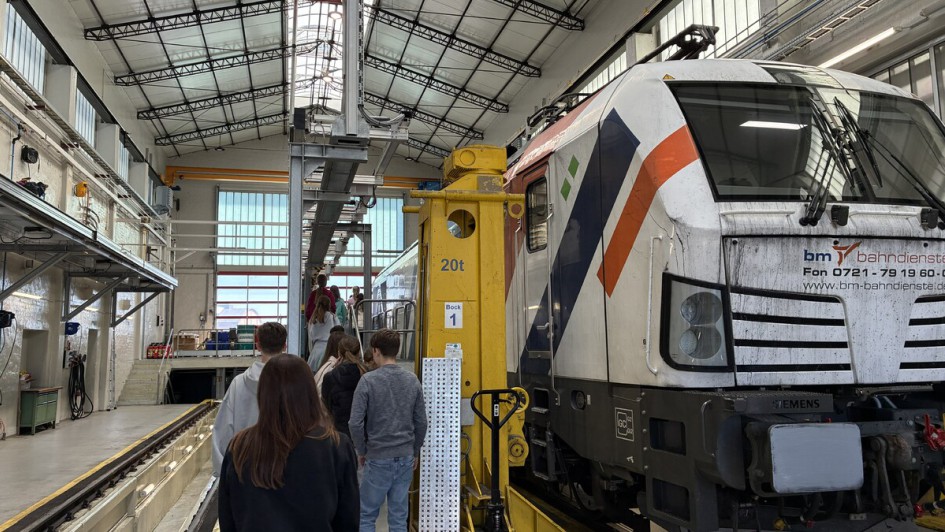 Kinder in der Lokwerkstatt