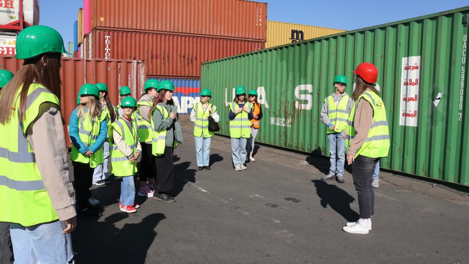 Girls' Day 2026: Die Kinder zwischen den Containern am Niehler Hafen