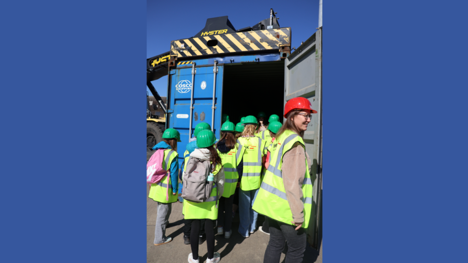 Die Enttäuschung der Kinder war groß, als die HGK-Mitarbeitenden den Container hinter ihnen nicht verschließen wollten