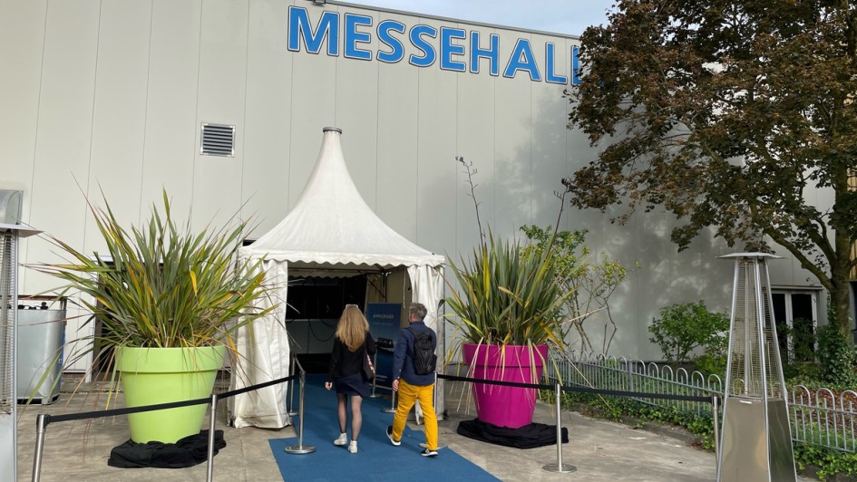 Messehalle von außen